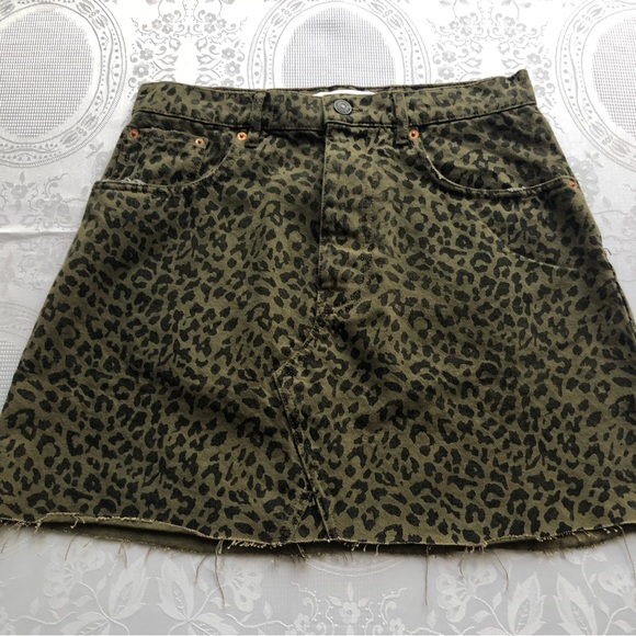 Zara Olive Green Animal Print Leopard Mini Jeans Denim Skirt Women’s Size M - Picture 16 of 16
